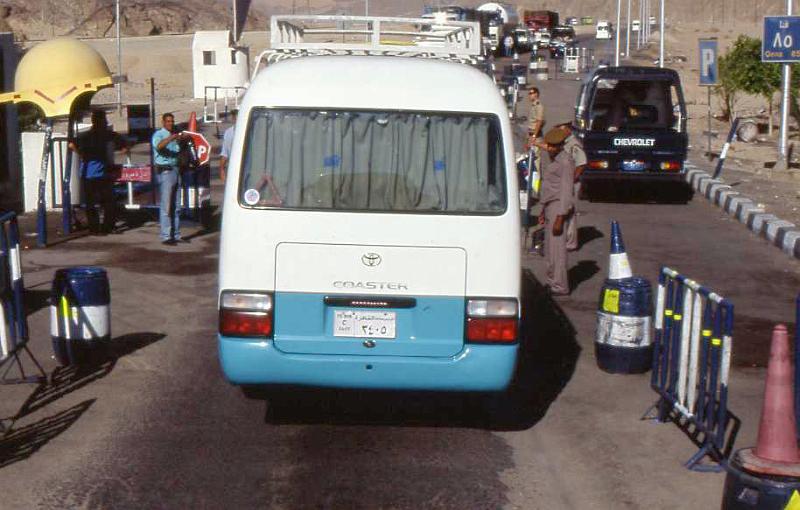 222-A 60 Km da Qena,check point(h 9),13 agosto 2007.jpg